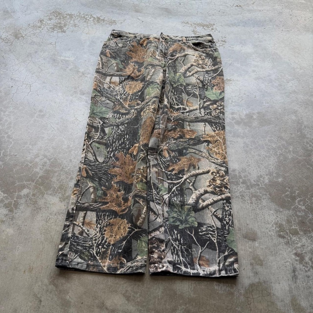 Vintage 1990's camo wide leg baggy denim jeans Measures 34x29